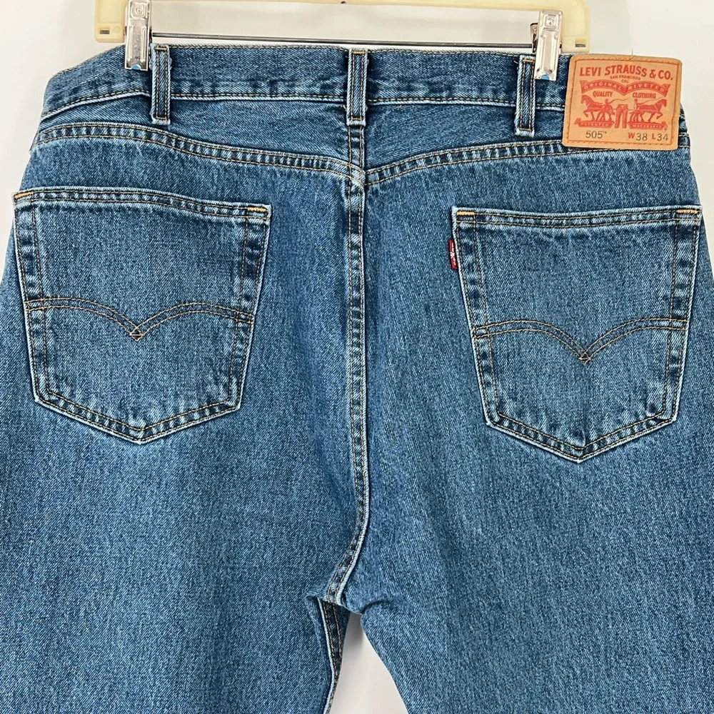 LEVI 505 JEANS VERSATILE STRAIGHT LEG AND CLASSIC STYLE COMFY‎ ROOMY FIT